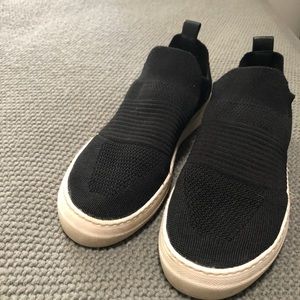 Steve Madden black slip on shoes